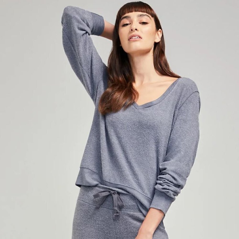 WILDFOX Soft Brushed Beach Bunny V-Neck Jumper Top Teal NEW